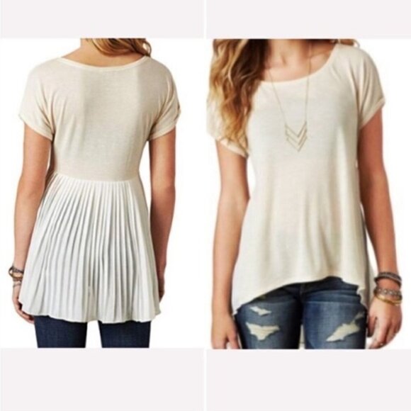 American Eagle Cream Top Pleated Back Size Medium - Picture 1 of 5